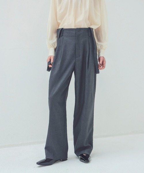 DRESSLAVE(ドレスレイブ)の「detachable strap tuck pants(デタッチャブルストラップタックパンツ)(スラックス・レディース・ブラック/チャコールグレー・36/38)」の1枚目の写真