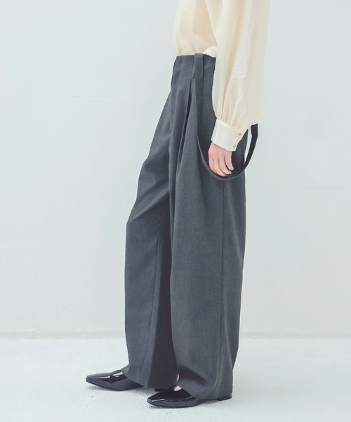 DRESSLAVE(ドレスレイブ)の「detachable strap tuck pants(デタッチャブルストラップタックパンツ)(スラックス・レディース・ブラック/チャコールグレー・36/38)」の7枚目の写真