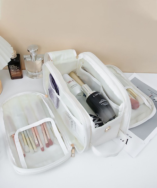 LA VORAGINE（ラ ヴォラジネ）の「仕切り大容量メイク収納ポーチ（ポーチ・レディース・ピンク/ホワイト/ベージュ/ブラック・FREE）」の2枚目の写真