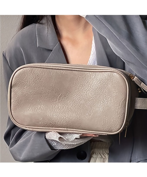 LA VORAGINE（ラ ヴォラジネ）の「仕切り大容量メイク収納ポーチ（ポーチ・レディース・ピンク/ホワイト/ベージュ/ブラック・FREE）」の5枚目の写真