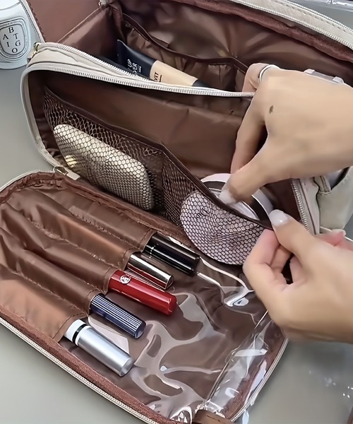 LA VORAGINE（ラ ヴォラジネ）の「仕切り大容量メイク収納ポーチ（ポーチ・レディース・ピンク/ホワイト/ベージュ/ブラック・FREE）」の15枚目の写真