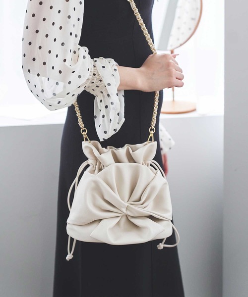 31 Sons de mode（トランテアン　ソン　ドゥ　モード）の「フラワーモチーフ巾着バッグ（ハンドバッグ・レディース・クリーム/ブラック・フリー）」の11枚目の写真