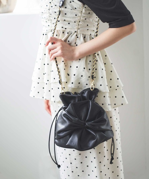 31 Sons de mode（トランテアン　ソン　ドゥ　モード）の「フラワーモチーフ巾着バッグ（ハンドバッグ・レディース・クリーム/ブラック・フリー）」の9枚目の写真