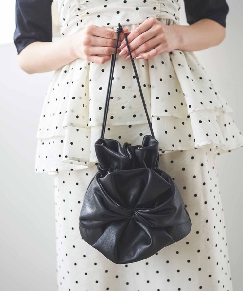 31 Sons de mode（トランテアン　ソン　ドゥ　モード）の「フラワーモチーフ巾着バッグ（ハンドバッグ・レディース・クリーム/ブラック・フリー）」の10枚目の写真