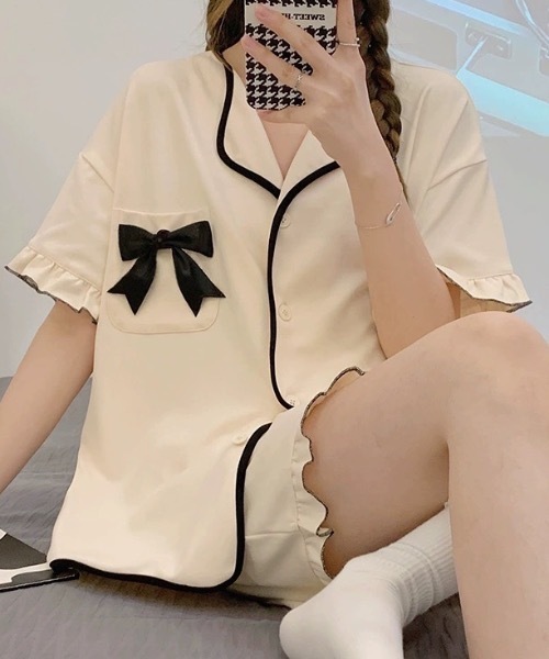 Teem Store(チームストア)の「【2点セット】ゆったり前開きルームウェア リボンパジャマ半袖 ショートパンツ(ルームウェア/パジャマ・レディース・ピンク/アイボリー/ブラック/アイボリー系1・L/M)」の1枚目の写真