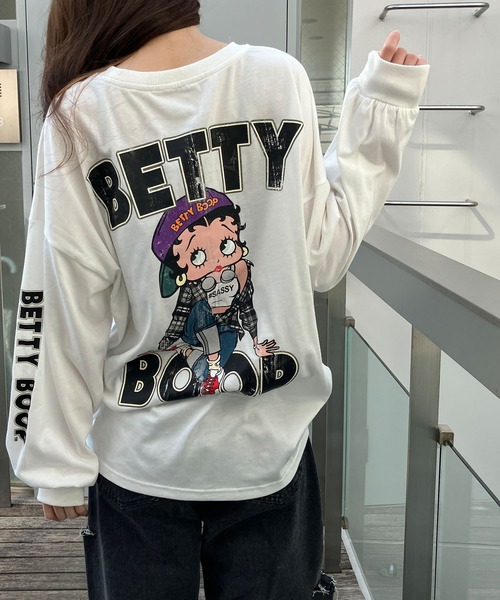 GLAMOROUS JANE(グラマラスジェーン)の「BETTY BOOPプリントプルオーバー(Tシャツ/カットソー・レディース・チャコールグレー/オフホワイト/ブラック・FREE)」の4枚目の写真