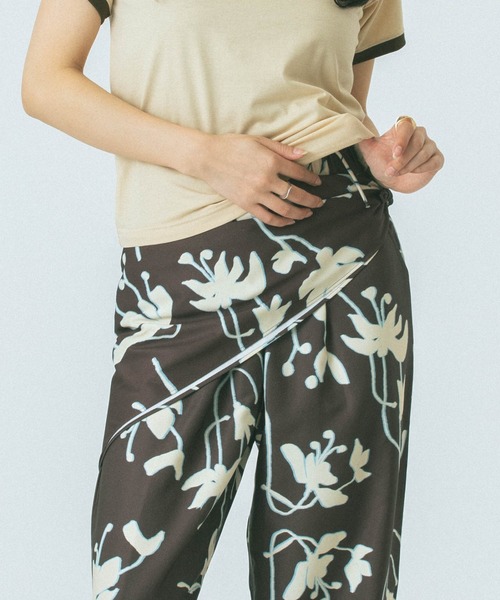 ROSE BUD（ローズバッド）の「FLOWER PRINT SCARF（バンダナ/スカーフ・レディース・オレンジ/ブルー/ブラウン・ONE SIZE）」の2枚目の写真