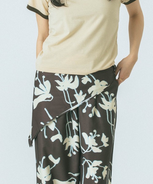 ROSE BUD（ローズバッド）の「FLOWER PRINT SCARF（バンダナ/スカーフ・レディース・オレンジ/ブルー/ブラウン・ONE SIZE）」の4枚目の写真