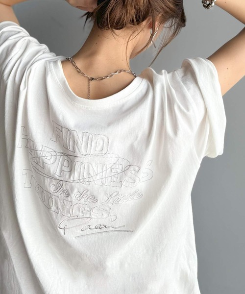 classicalelf(クラシカルエルフ)の「綿100%ヴィンテージウォッシュ☆前後2way刺繍オーバーサイズワイドネックTシャツ(Tシャツ/カットソー・レディース・ピンク/ライトグレー/ブラウン/ブルー/チャコール/オートミール/オフホワイト・MEDIUM/LARGE/X-LARGE/SMALL)」の2枚目の写真