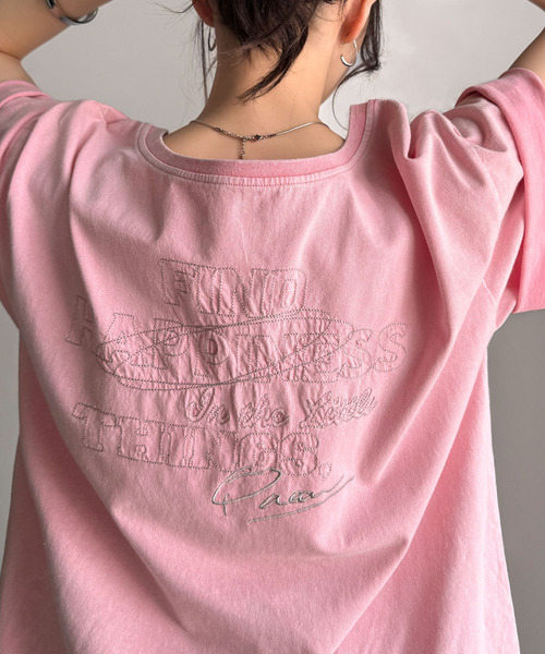 classicalelf(クラシカルエルフ)の「綿100%ヴィンテージウォッシュ☆前後2way刺繍オーバーサイズワイドネックTシャツ(Tシャツ/カットソー・レディース・ピンク/ライトグレー/ブラウン/ブルー/チャコール/オートミール/オフホワイト・MEDIUM/LARGE/X-LARGE/SMALL)」の7枚目の写真