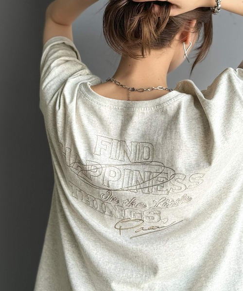 classicalelf(クラシカルエルフ)の「綿100%ヴィンテージウォッシュ☆前後2way刺繍オーバーサイズワイドネックTシャツ(Tシャツ/カットソー・レディース・ピンク/ライトグレー/ブラウン/ブルー/チャコール/オートミール/オフホワイト・MEDIUM/LARGE/X-LARGE/SMALL)」の19枚目の写真