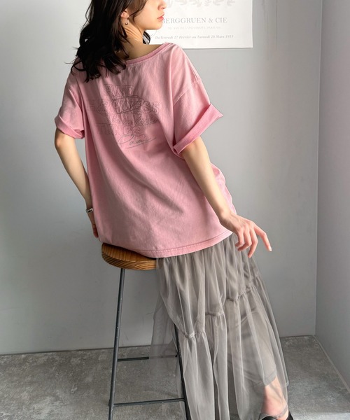 classicalelf(クラシカルエルフ)の「綿100%ヴィンテージウォッシュ☆前後2way刺繍オーバーサイズワイドネックTシャツ(Tシャツ/カットソー・レディース・ピンク/ライトグレー/ブラウン/ブルー/チャコール/オートミール/オフホワイト・MEDIUM/LARGE/X-LARGE/SMALL)」の9枚目の写真