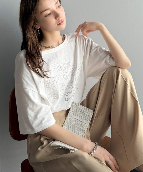 classicalelf(クラシカルエルフ)の「綿100%ヴィンテージウォッシュ☆前後2way刺繍オーバーサイズワイドネックTシャツ(Tシャツ/カットソー・レディース・ピンク/ライトグレー/ブラウン/ブルー/チャコール/オートミール/オフホワイト・MEDIUM/LARGE/X-LARGE/SMALL)」の12枚目の写真