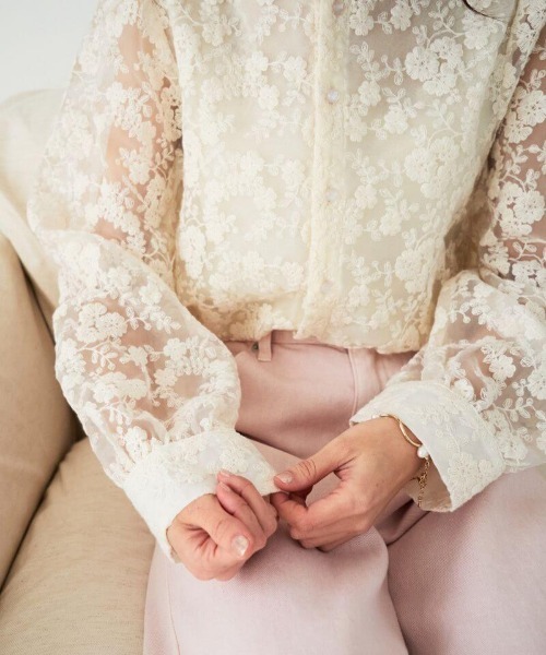 flower（フラワー）の「ガーデンブルームブラウス（シャツ/ブラウス・レディース・ブルー/アイボリー/ピンク・FREE）」の2枚目の写真