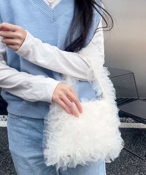 [韓国29CM限定] 大人の可愛さを叶える frill hobo bag (vanilla) セール】【韓国ファッション】チュールフリル×ホワイトパール