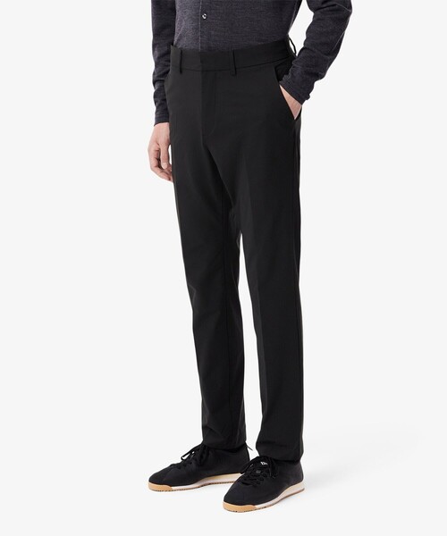 LACOSTE(ラコステ)の「撥水 ストレッチタフタ テクニカルスラックス(チノパンツ・メンズ・ブラック・40/38/44/42)」の2枚目の写真