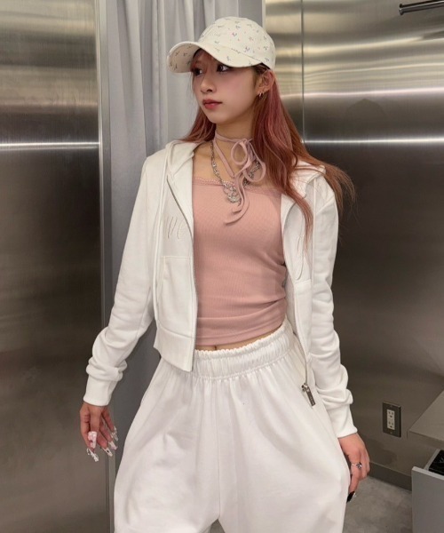 Never mind the XU / Chikashitsu+（ネバーマインド ザ エックスユー / チカシツプラス）の「【nmtc+】embroidery short zip up hoodie / 【エヌエムティーシープラス】レタリングロゴショートジップアップパーカー（パーカー・レディース・ブラック/アイボリー/グレー・ONE SIZE）」の11枚目の写真