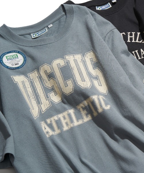 DISCUS ATHLETIC(ディスカス アスレチック)の「DISCUS ATHLETIC カレッジプリントTシャツ(Tシャツ/カットソー・メンズ・グレー/ブラック/サックスブルー/ホワイト・M/L/LL)」の4枚目の写真