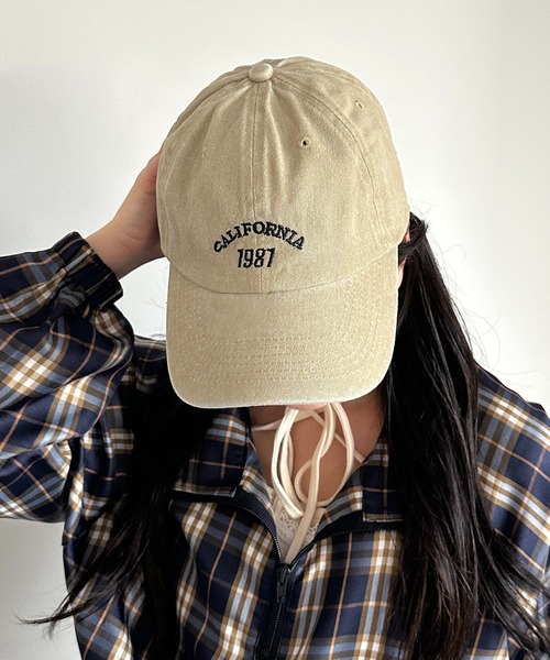 apres jour mignon（アプレジュールミニョン）の「【apresjour mignon×ARIAZ】ピグメント加工キャップ（キャップ・レディース・ベージュ/レッド/ブラック系その他・ONESIZE）」の3枚目の写真