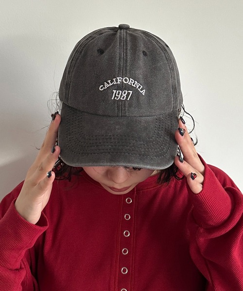 apres jour mignon（アプレジュールミニョン）の「【apresjour mignon×ARIAZ】ピグメント加工キャップ（キャップ・レディース・ベージュ/レッド/ブラック系その他・ONESIZE）」の2枚目の写真