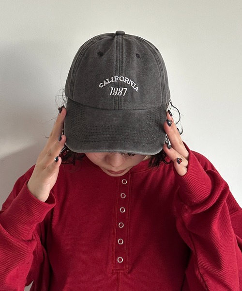 apres jour mignon（アプレジュールミニョン）の「【apresjour mignon×ARIAZ】ピグメント加工キャップ（キャップ・レディース・ベージュ/レッド/ブラック系その他・ONESIZE）」の4枚目の写真