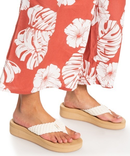 ROXY(ロキシー)の「CAILLAY JP/ロキシートングサンダル(サンダル・レディース・マルチ/ホワイト/ブラック・MEDIUM/SMALL/LARGE)」の16枚目の写真