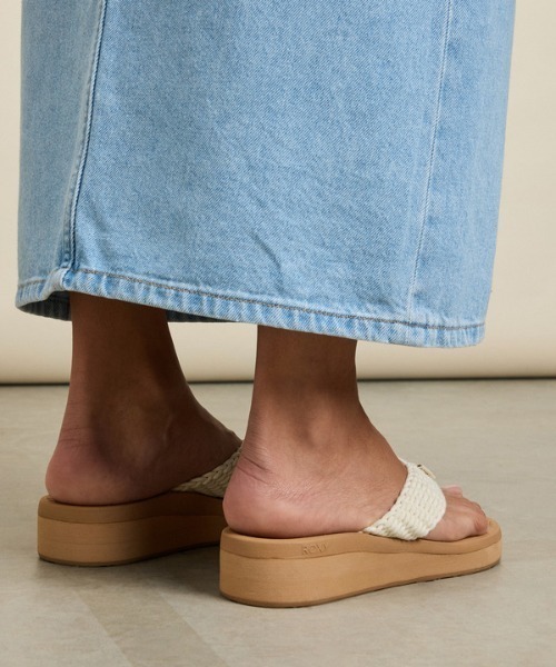 ROXY(ロキシー)の「CAILLAY JP/ロキシートングサンダル(サンダル・レディース・マルチ/ホワイト/ブラック・MEDIUM/SMALL/LARGE)」の21枚目の写真