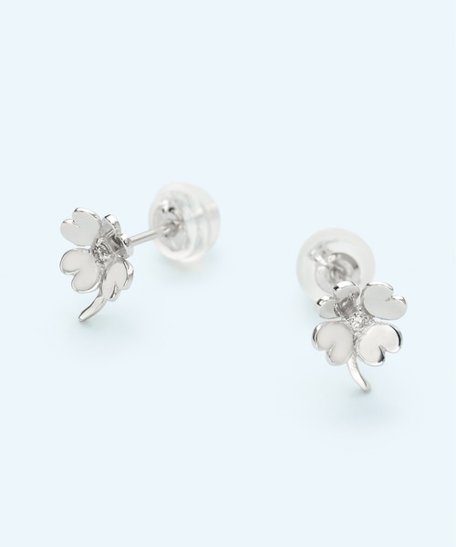 Jewel closet by L&Co.(ジュエルクローゼットバイエルアンドコー)の「K10 ホワイトゴールド フラワー モチーフ ピアス(ピアス(両耳用)・メンズ・ホワイト系その他2/ホワイト系その他3/ホワイト系その他・FREE)」の7枚目の写真