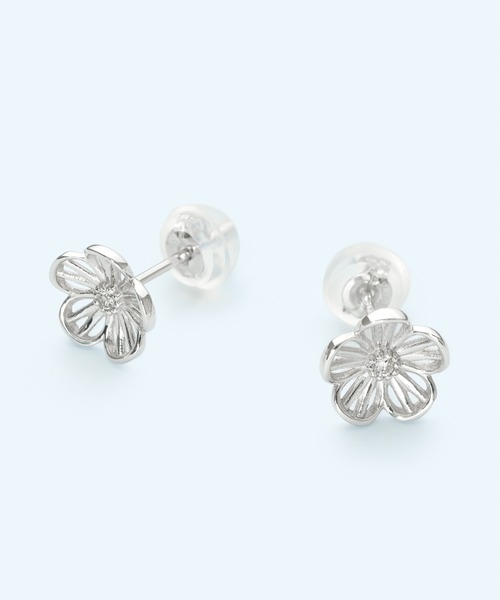 Jewel closet by L&Co.(ジュエルクローゼットバイエルアンドコー)の「K10 ホワイトゴールド フラワー モチーフ ピアス(ピアス(両耳用)・メンズ・ホワイト系その他2/ホワイト系その他3/ホワイト系その他・FREE)」の8枚目の写真