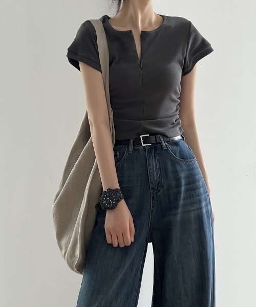 FAVORITO（ファヴォリート）の「Uネック半袖ジップ付きTEE（Tシャツ/カットソー・レディース・グレー/ホワイト/ブラック・M/L）」の18枚目の写真
