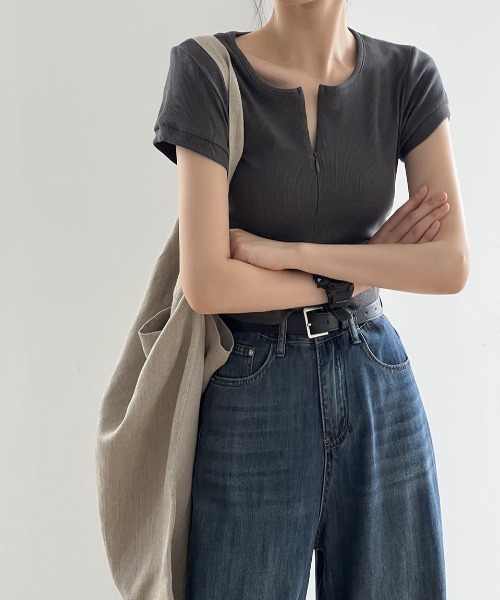 FAVORITO（ファヴォリート）の「Uネック半袖ジップ付きTEE（Tシャツ/カットソー・レディース・グレー/ホワイト/ブラック・M/L）」の16枚目の写真