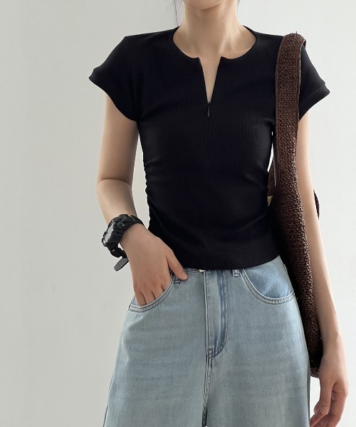 FAVORITO（ファヴォリート）の「Uネック半袖ジップ付きTEE（Tシャツ/カットソー・レディース・グレー/ホワイト/ブラック・M/L）」の9枚目の写真