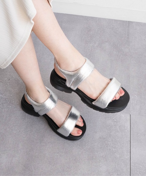 Fabby fabby(ファビィーファビィー)の「フィットダブルベルト厚底サンダル(サンダル・レディース・オフホワイト/シルバー/ブラック・SMALL/MEDIUM/LARGE)」の1枚目の写真