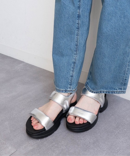 Fabby fabby(ファビィーファビィー)の「フィットダブルベルト厚底サンダル(サンダル・レディース・オフホワイト/シルバー/ブラック・SMALL/MEDIUM/LARGE)」の16枚目の写真