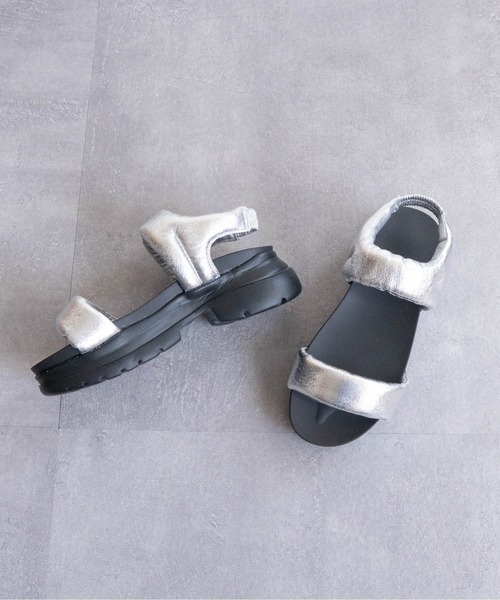 Fabby fabby(ファビィーファビィー)の「フィットダブルベルト厚底サンダル(サンダル・レディース・オフホワイト/シルバー/ブラック・SMALL/MEDIUM/LARGE)」の6枚目の写真