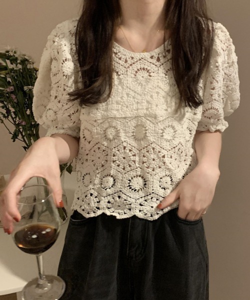 gossip！ロサンゼルス（ゴシップロサンゼルス）の「クロシェ編み パフスリーブトップス（ニット/セーター・レディース・ホワイト/オフホワイト・FREE）」の3枚目の写真