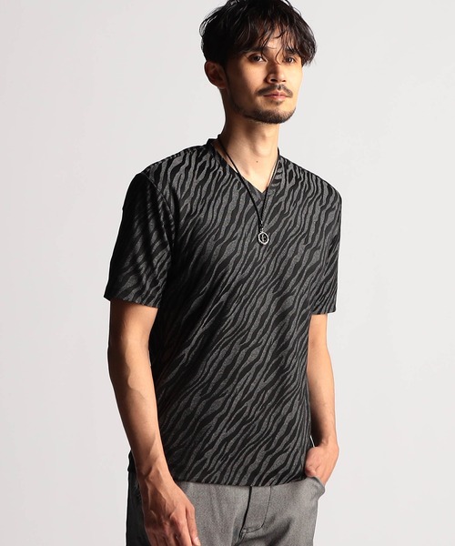 NICOLE CLUB FOR MEN(ニコルクラブフォーメン)の「アラカルトリンクスジャカードVネック半袖プルオーバー(Tシャツ/カットソー・メンズ・ホワイト系/ブラック系1/ブラック系2/グレー系1/グレー系2・MEDIUM/LARGE/X-LARGE)」の4枚目の写真