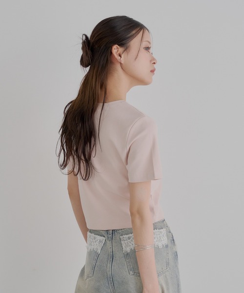 Chico(チコ)の「【5色展開】フラワー刺繍チビT(Tシャツ/カットソー・レディース・ホワイト/ピンク/オートミール/チャコールグレー/ブラック・FREE)」の13枚目の写真