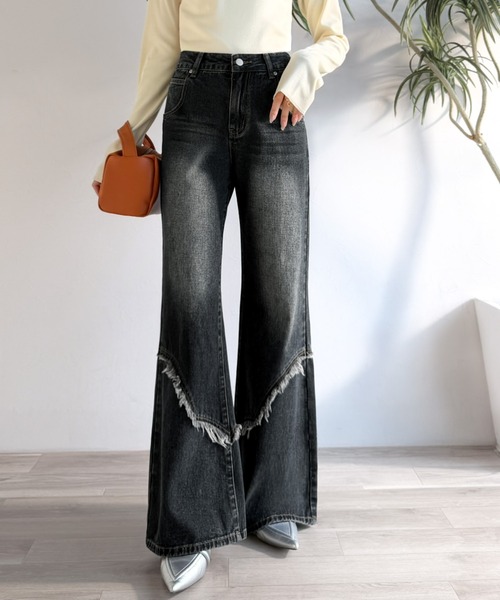 mily bilet（ミウィビレット）の「【mily bilet】ヴィンテージライクな脚盛れデニム♪ウエスタンライクフリンジダメージフレアジーンズ（デニムパンツ・レディース・ブラック/その他1/ブルー・MEDIUM/LARGE/X-LARGE/SMALL）」の2枚目の写真