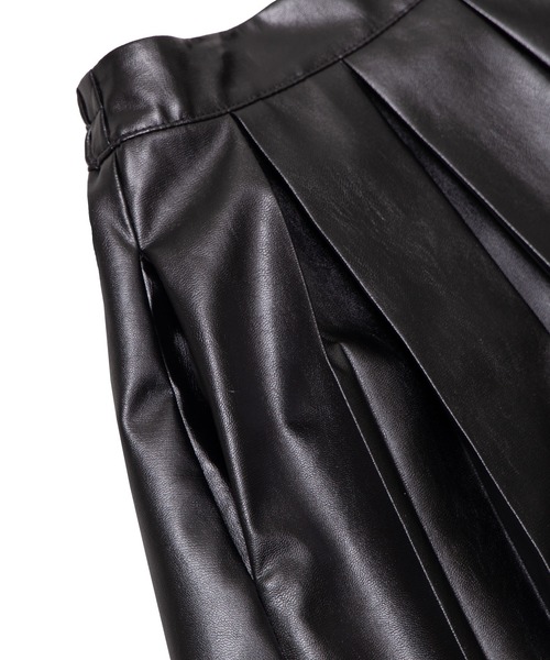 PUNYUS（プニュズ）の「合皮プリーツミニスカート（スカート・レディース・ブラック・1/2/3/4）」の11枚目の写真