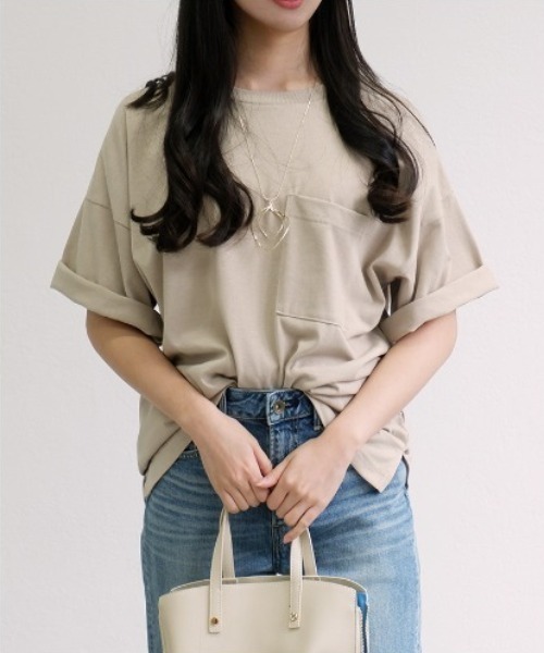 CLOTHY(クロシィ)の「【男女問わずちょうどいい、“マイサイズ感”】ユニセックスポケ付オーバーサイズTシャツ(Tシャツ/カットソー・レディース・オフホワイト/ブラウン/グリーン/エメラルド/カーキ/ベージュ/ネイビー/チャコールグレー/ブラック/ブルー・FREE)」の5枚目の写真