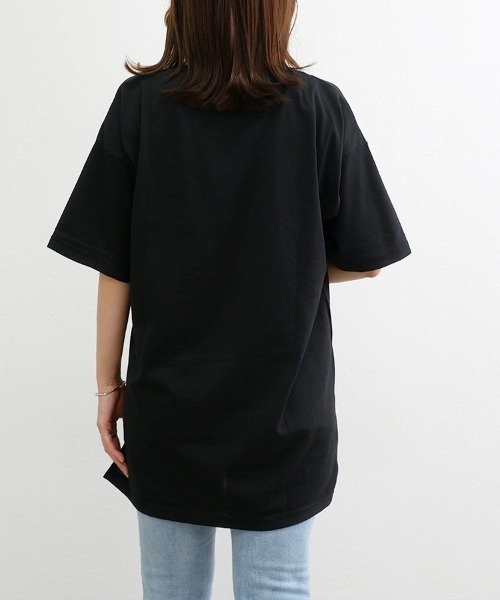 CLOTHY(クロシィ)の「【男女問わずちょうどいい、“マイサイズ感”】ユニセックスポケ付オーバーサイズTシャツ(Tシャツ/カットソー・レディース・オフホワイト/ブラウン/グリーン/エメラルド/カーキ/ベージュ/ネイビー/チャコールグレー/ブラック/ブルー・FREE)」の13枚目の写真