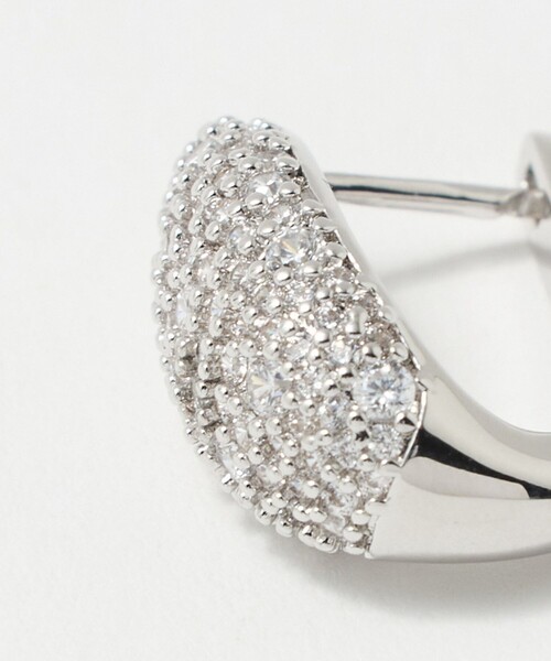 UNITED ARROWS（ユナイテッドアローズ）の「ラウンドパヴェ Uシェイプ ピアス（ピアス（両耳用）・レディース・シルバー・FREE）」の2枚目の写真