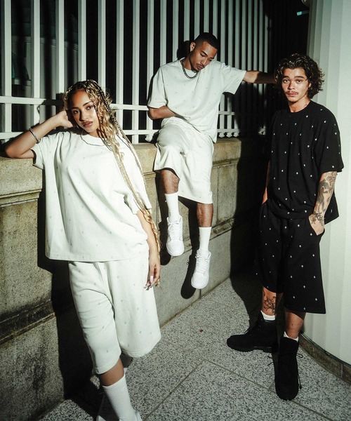 UNKNOWN LONDON（アンノウン・ロンドン）の「ショーツ｜Tiny Cross Glitter Baggy Sweat Shorts｜Unknown London（スウェットパンツ・メンズ・ブラック/オフホワイト・X-LARGE/LARGE/MEDIUM/SMALL）」の12枚目の写真