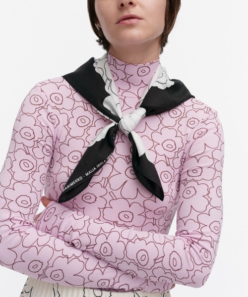 marimekko(マリメッコ)の「【一部店舗・オンラインストア限定】Keskio Piirto Unikko / scarf(ストール/ショール・レディース・ライトブルー/ホワイト×ブラック・FREE)」の2枚目の写真