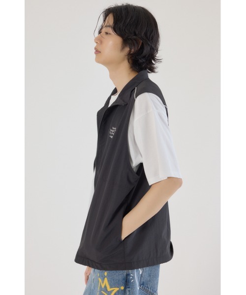 RODEO CROWNS WIDE BOWL（ロデオクラウンズワイドボウル）の「ドロストスタンドネックベスト（ベスト・メンズ・チャコールグレー/ライトカーキ/ブラック・FREE）」の19枚目の写真