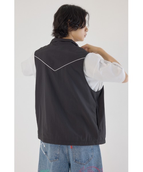 RODEO CROWNS WIDE BOWL（ロデオクラウンズワイドボウル）の「ドロストスタンドネックベスト（ベスト・メンズ・チャコールグレー/ライトカーキ/ブラック・FREE）」の20枚目の写真