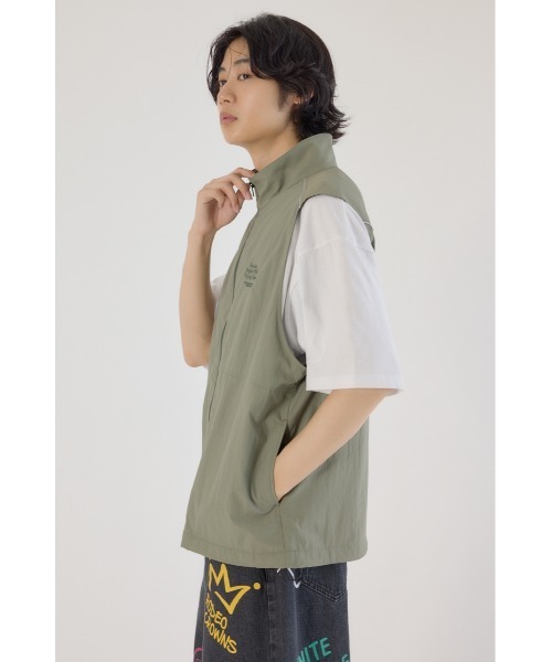 RODEO CROWNS WIDE BOWL（ロデオクラウンズワイドボウル）の「ドロストスタンドネックベスト（ベスト・メンズ・チャコールグレー/ライトカーキ/ブラック・FREE）」の13枚目の写真