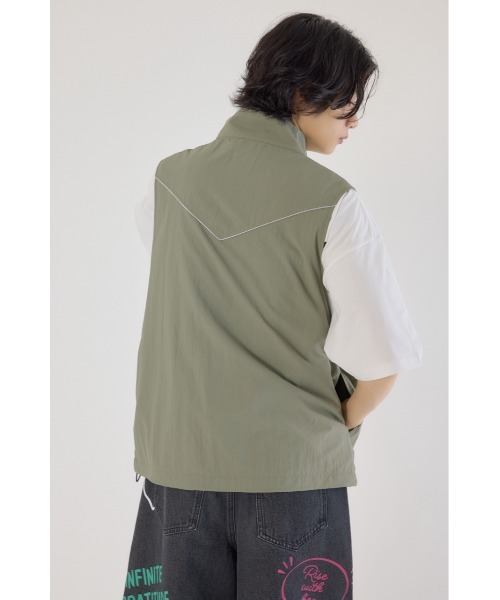 RODEO CROWNS WIDE BOWL（ロデオクラウンズワイドボウル）の「ドロストスタンドネックベスト（ベスト・メンズ・チャコールグレー/ライトカーキ/ブラック・FREE）」の14枚目の写真