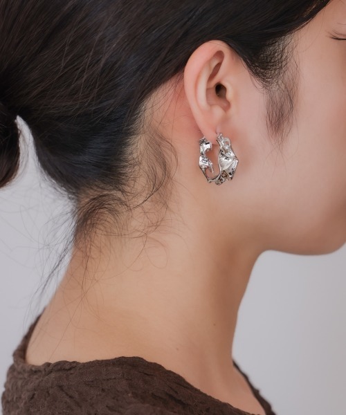 Bab(バブ)の「ニュアンスネジリフープピアス(ピアス(両耳用)・レディース・シルバー/ゴールド・ONESIZE)」の11枚目の写真